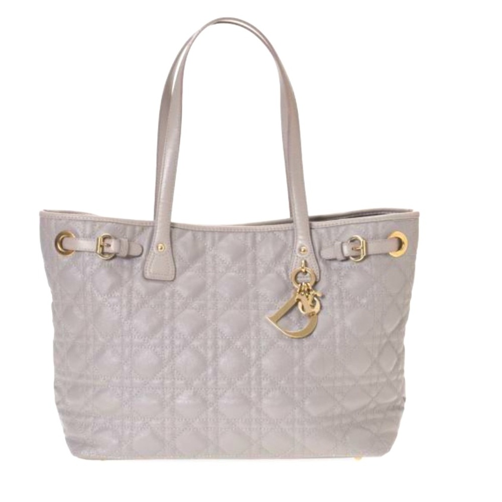DIOR Quilted Tote
Panarea Quilted Tote with silver hardware Preowned.Authentic.
